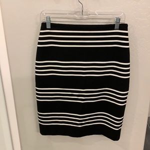 Black and White Pencil Skirt Size 4 White House Black Market